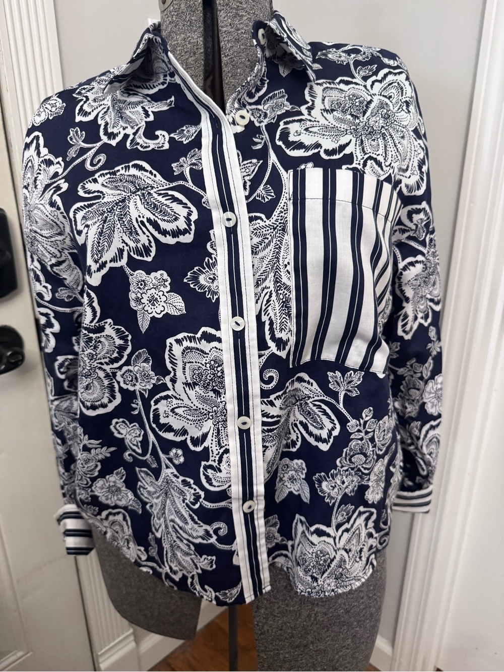 Foxcroft Navy and White Floral Button-Up Shirt retail $118 Medium